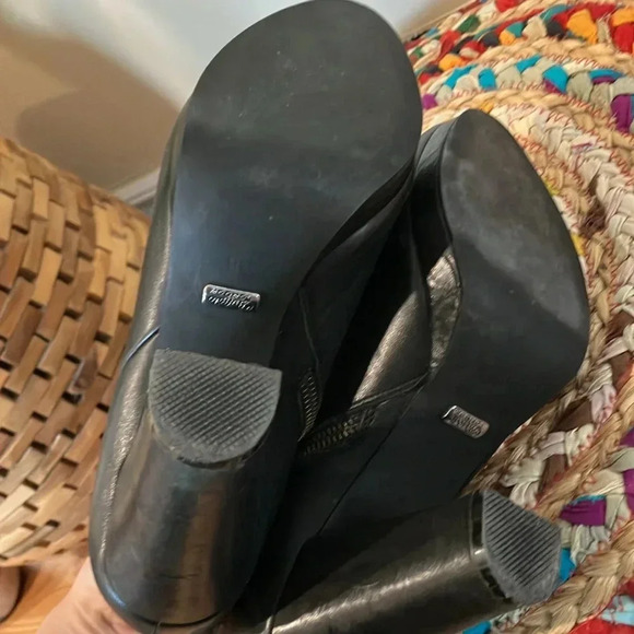 Buffalo London black leather  platform heel ankle boots - Picture 6 of 6